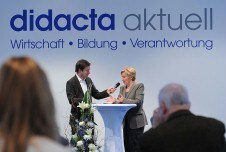Ehrung der Bildungsbotschafterin 2012, Dr. Christine Bergmann, im Forum didacta aktuell in Halle 23