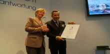Der 4. Messetag in 100 Sekunden Wenn man nichts tut, dann trägt man auch die Verantwortung dafür, dass sich nichts ändert. Christine Bergmann, die heute als Bildungsbotschafterin der didacta 2012 geehrt wurde, sprach klare Worte. Ausgezeichnet wurde sie für ihr außergewöhnliches Engagement als Unabhängige Beauftragte zur Aufarbeitung des sexuellen Kindesmissbrauchs.