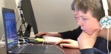Vorbericht Vernetztes Lernen Das Lehren und Lernen mit Hilfe neuer Medien ist eines der Fokusthemen auf der kommenden didacta, Europas wichtigstem Bildungsevent vom 14.-18.02.2012 in Hannover. Digitale Medien wie Computer, Smartphones und Internet gehören für die meisten von uns bereits zum Alltag. Ob "E-Learning" auf Hallig Langeneß oder "Blended Learning" in einer deutschen Schule im dänischen Tingleff. Wir zeigen, was sich hinter den neudeutschen Begriffen verbirgt.