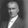 Erst die Entwicklung der Tonaufzeichnung um 1900 bereitet die Grundlage für die Entstehung der Musikwirtschaft. Zwei amerikanische Erfinder und Geschäftsmänner sind untrennbar mit diesem Prozess verbunden: Thomas Alva Edison und Emil Berliner. (Emil Berliner/Wikimedia)