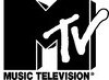 Die Musikkassette (MC) erleichtert das Kopieren von Musik und ermöglicht das Abspielen unterwegs. 1982 kommt die CD. Die Verkäufe und Produktionszahlen von Schallplatten gehen zurück. MTV, Viva, VH1: Das Musikfernsehen verleiht der Industrie bald neuen Antrieb. (MTV/Promo)